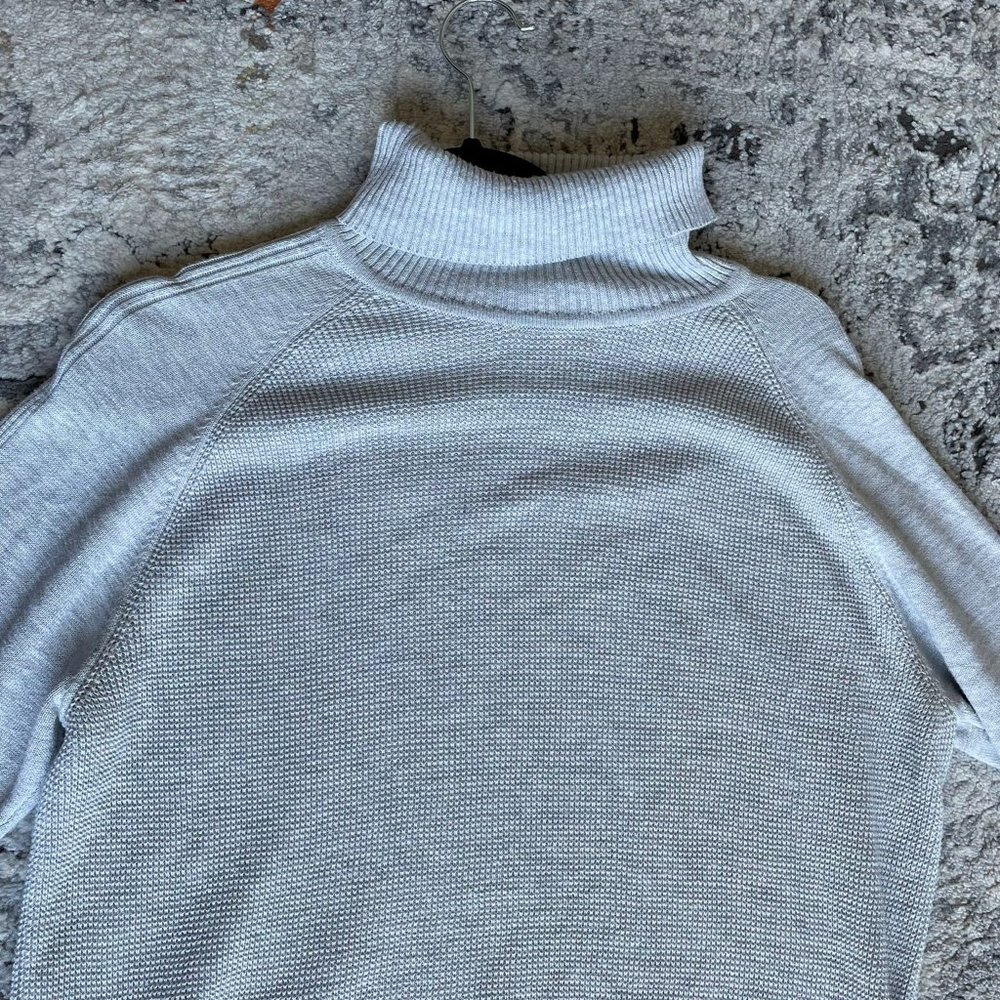 Light Grey Knitted Turtleneck - Size MEDIUM